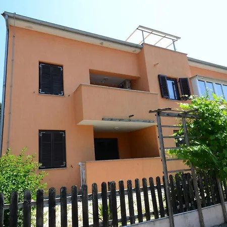 Filipin Apartman *